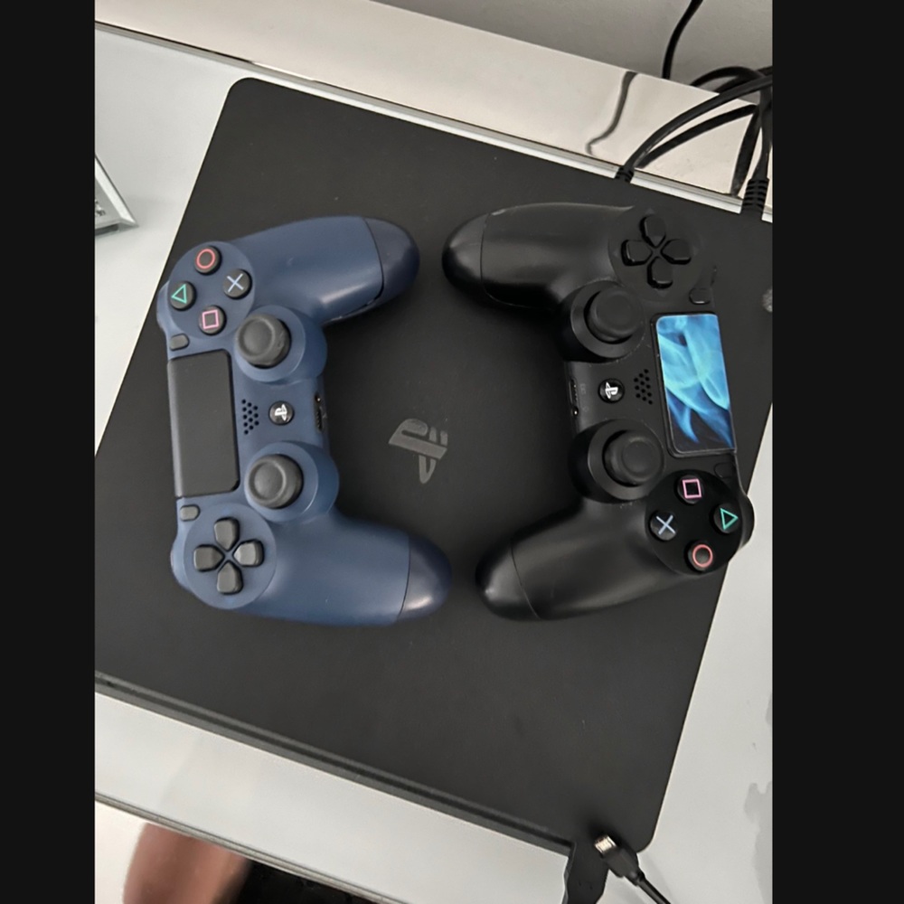 Play Station 4 1TB